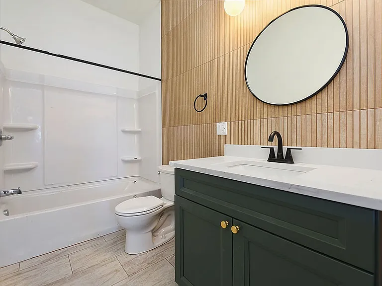 811 West St — Photo 10
