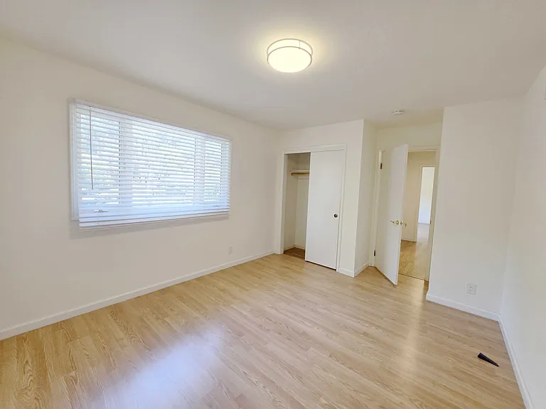 105 Dover Ct — Photo 19