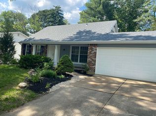 1155 Briarhurst Dr, Ballwin, MO 63021