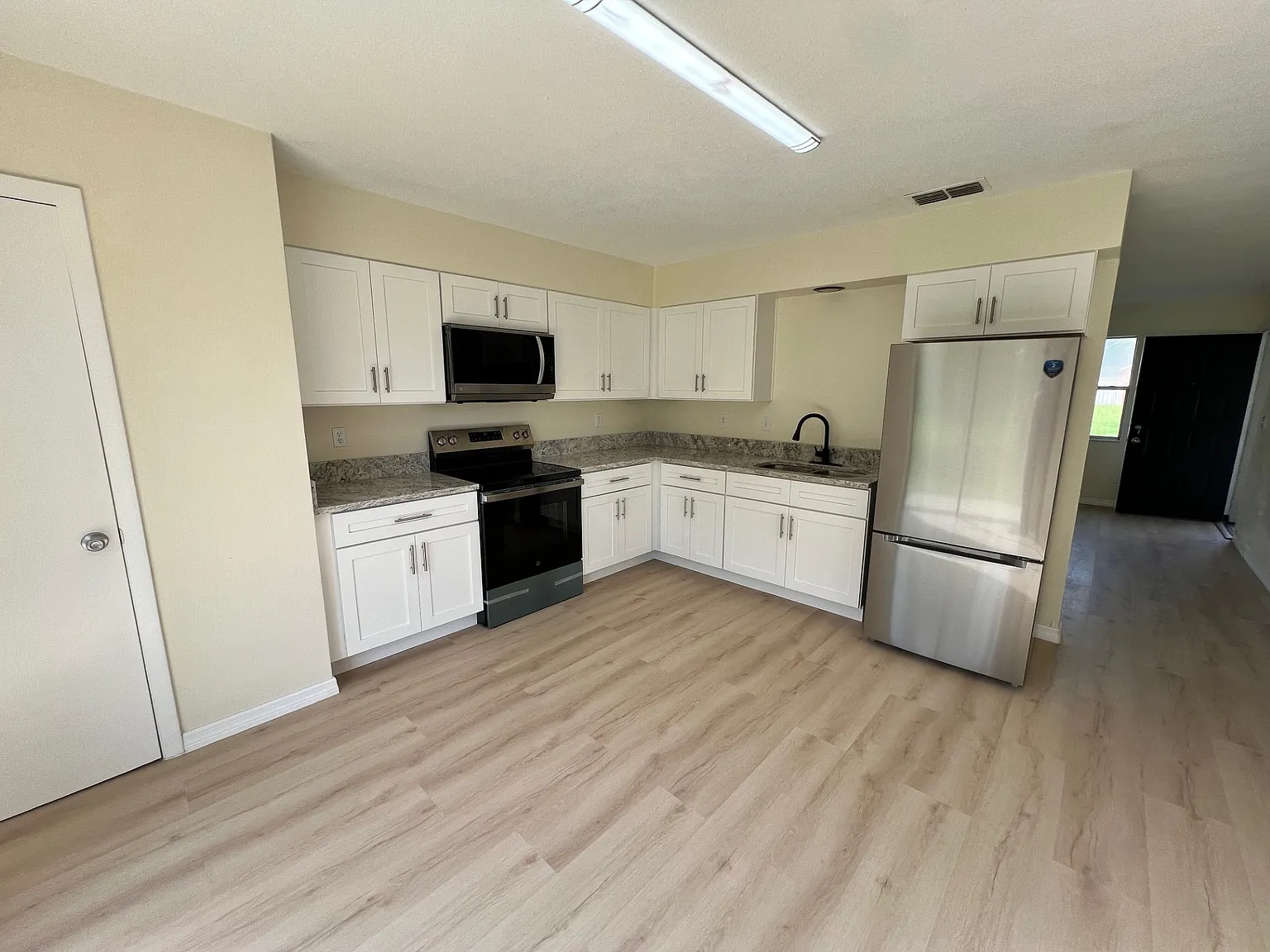 2 bed, $1,795 — Photo 2