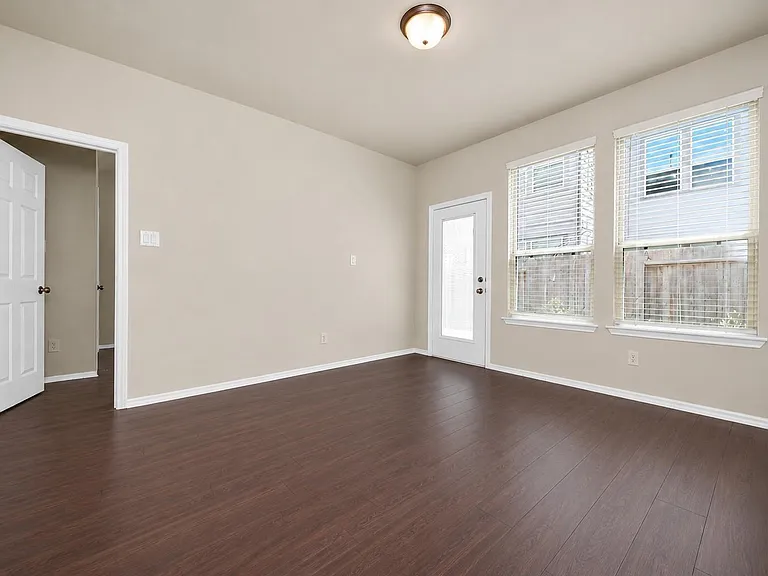 3111 Dakota Falls Dr — Photo 32