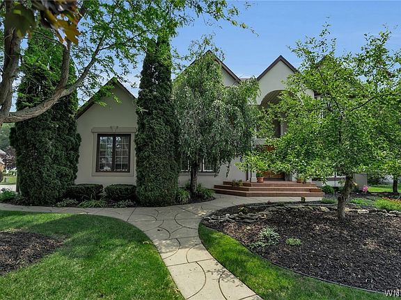 2nd image of 3 Silver Maple Ct