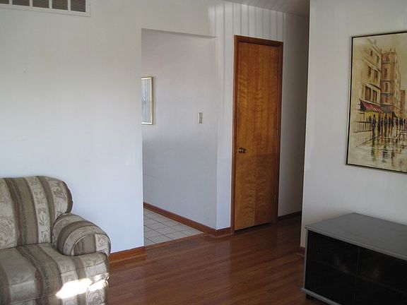 4th image of 9407 Farmer Dr