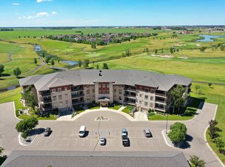 6100 Kings View Dr, Grand Forks, ND 58201