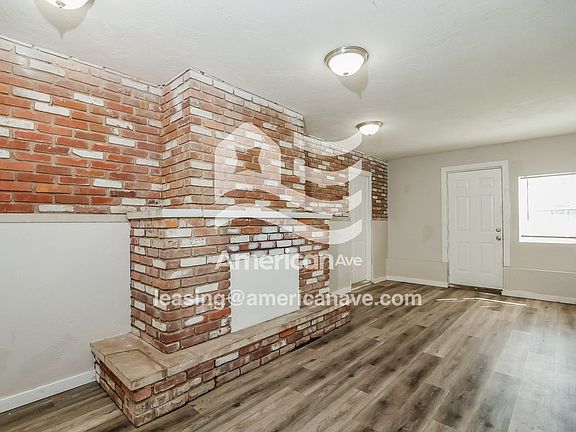 1833853_005_wm_-_living_room_13116454.jpg