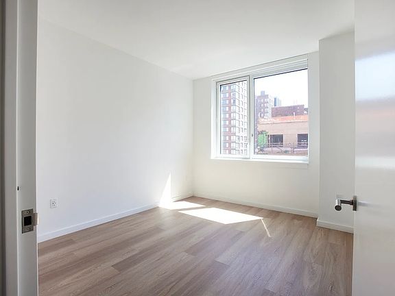 4th image of 266 W 96th St #1504