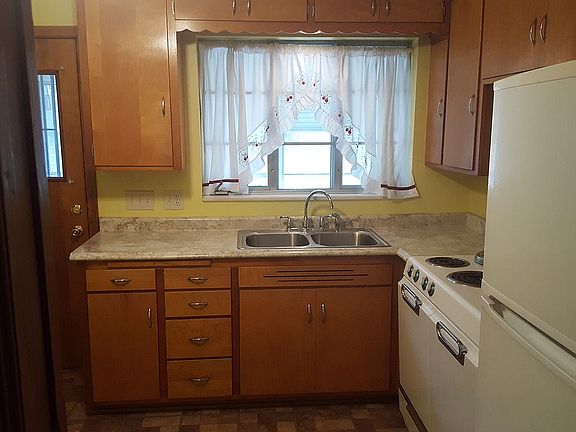 5th image of 319 Lorraine Pl