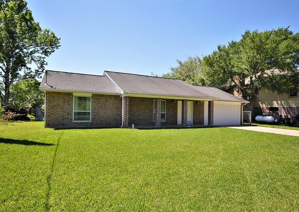 WELCOME TO YOUR NEW HOME ON AN OVERSIZED LOT