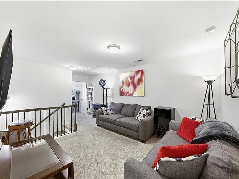5527 Radford Loop — Photo 12