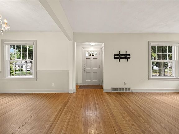 5th image of 195 Winstead Rd