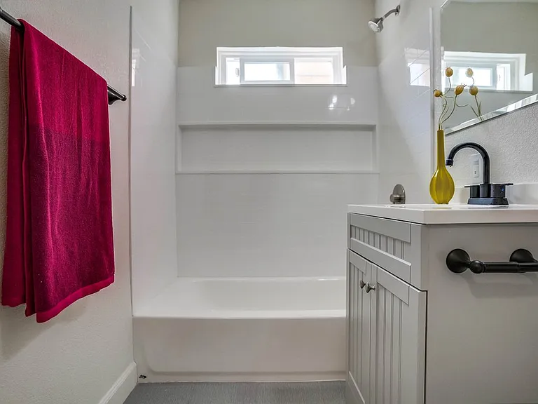 2466 Cedar Ave — Photo 11