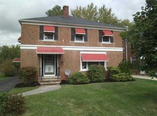 18431 Chagrin Blvd, Shaker Heights, OH 44122
