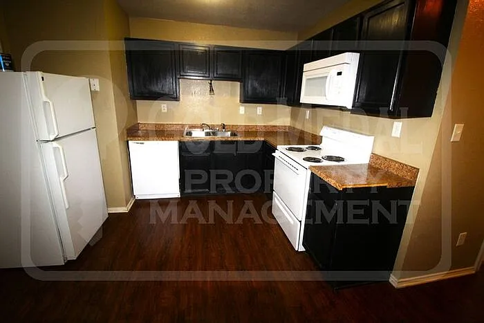 3400 Barcelona Dr — Photo 6