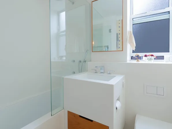 210 West 19th Street image 7 of 12