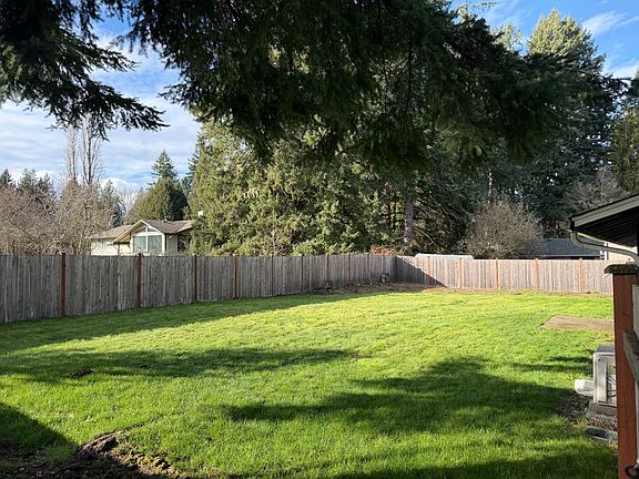 3rd image of 2932 26th Ave NE