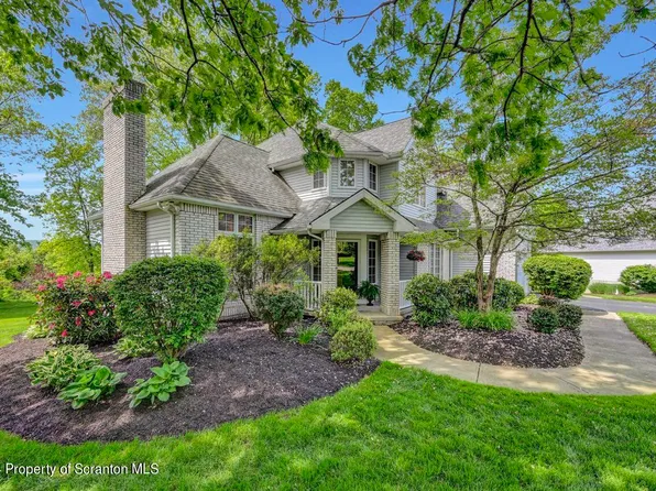 3000 Quail Hollow Dr, Clarks Summit, PA 18411