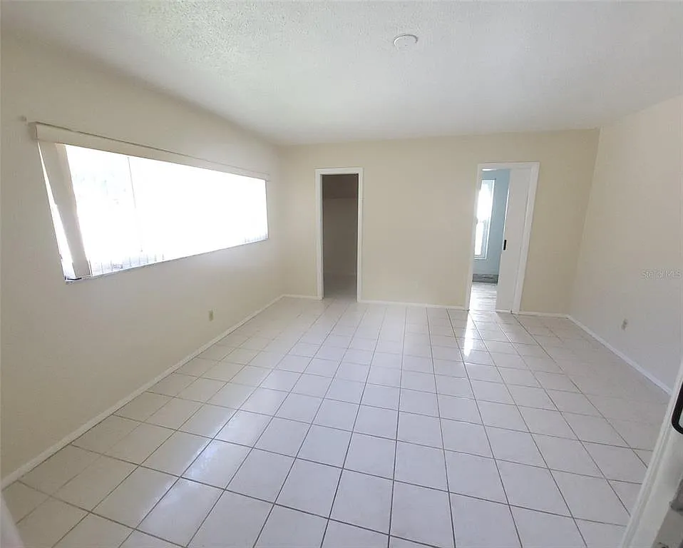 3 bed, 2.0 bath, 1803 sqft, $3,600 — Photo 4