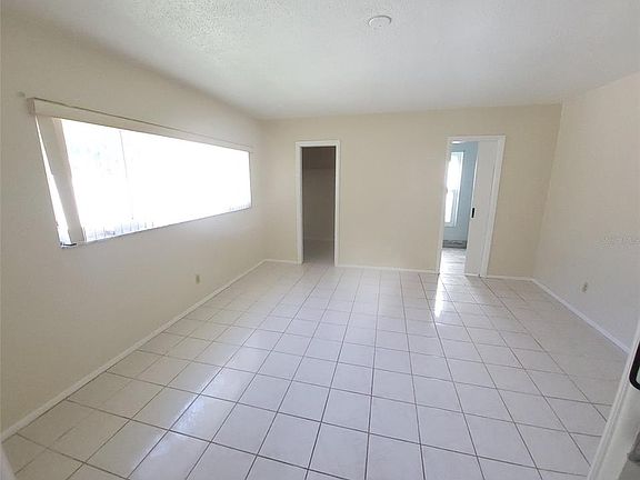 4th image of 831 SW 49th Ter