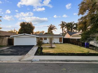 27221 Hidaway Ave, Santa Clarita, CA 91351