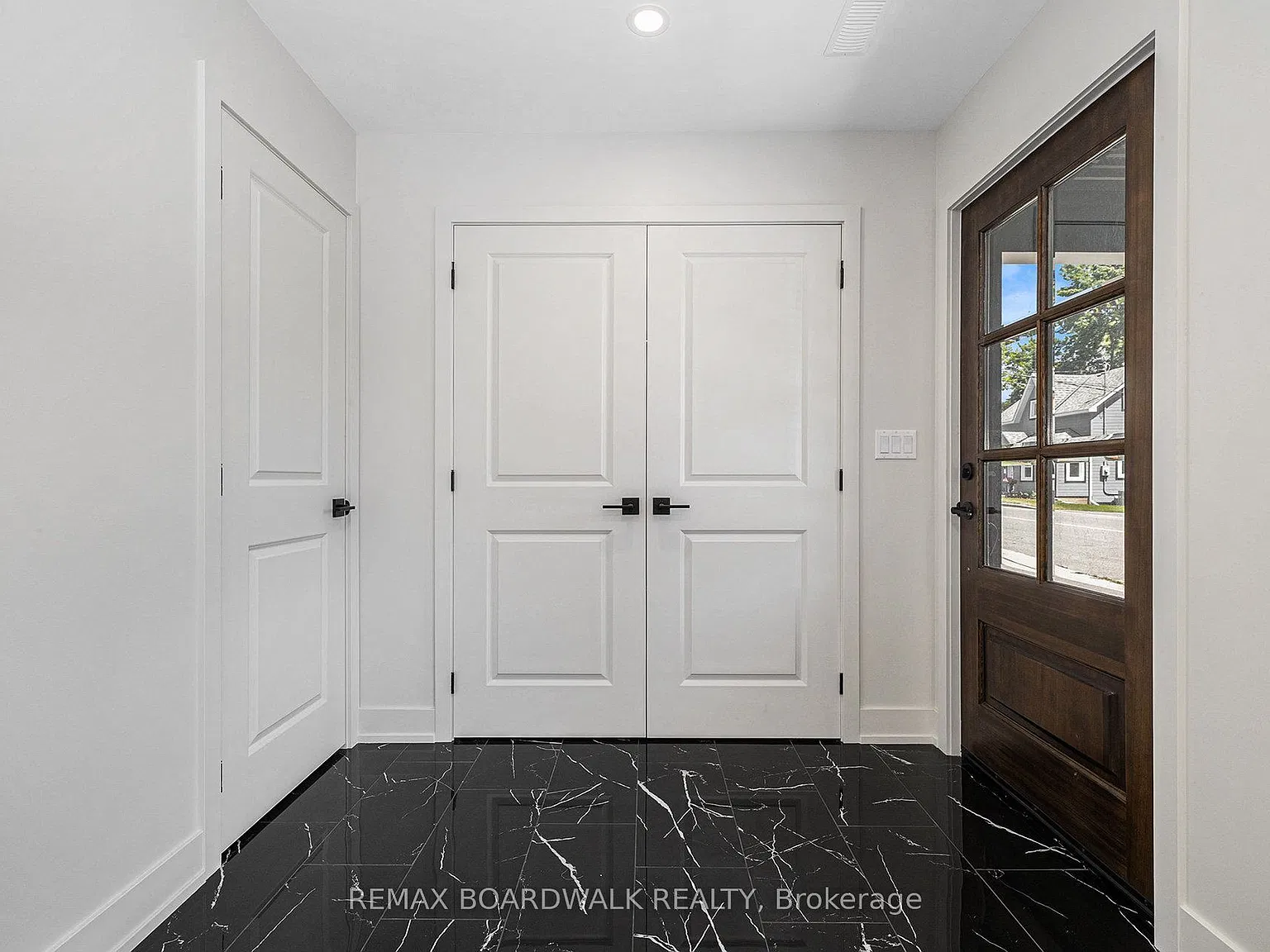 3 bed, $2,400 — Photo 3