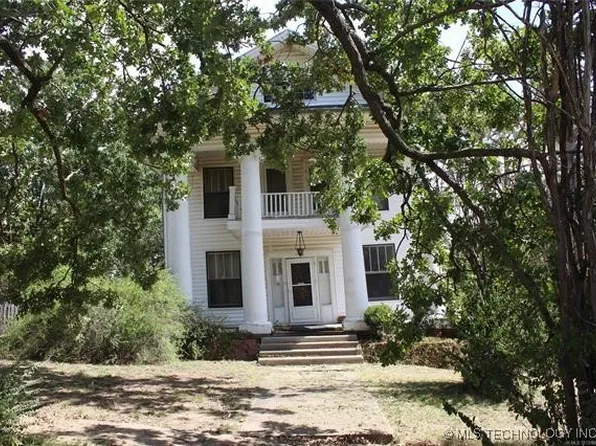 512 N 4th St, Henryetta, OK 74437