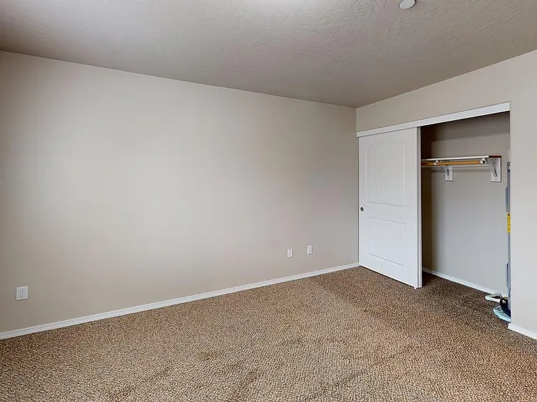 550 SE 7th St #C — Photo 5