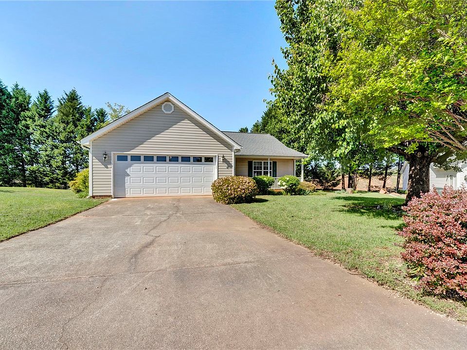 1st image of 121 Meadow Hill Way