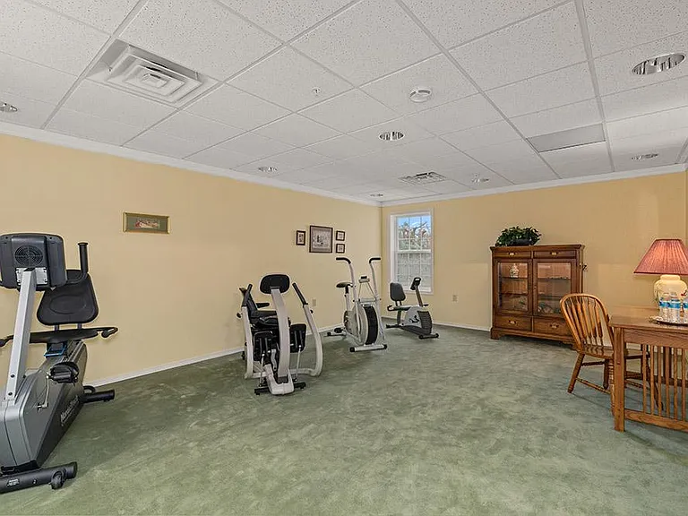 2700 Colonial Dr — Photo 2