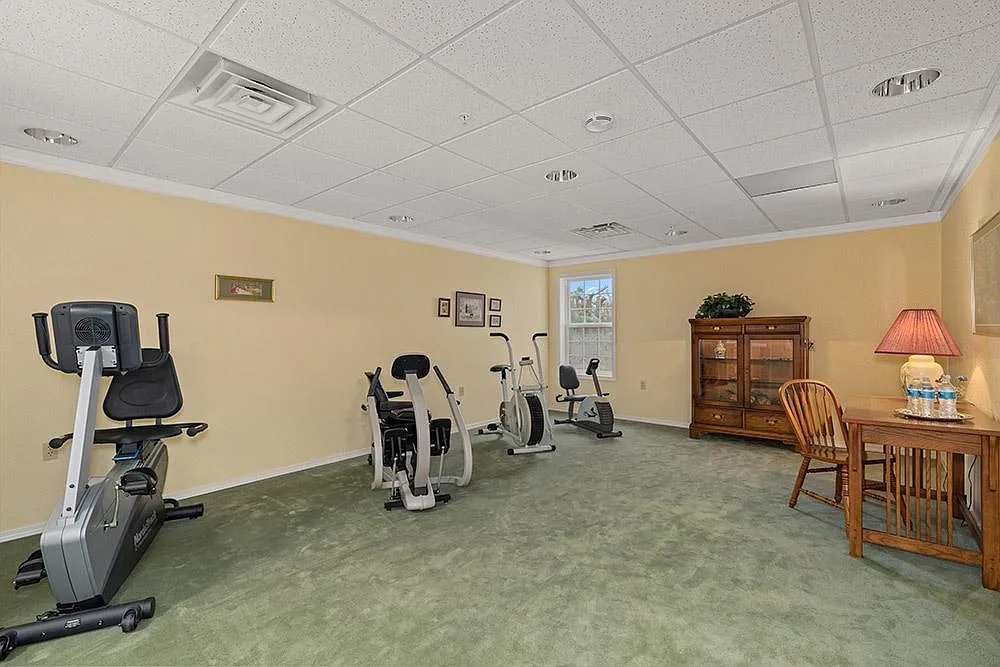 Building Photo - 2700 Colonial Dr