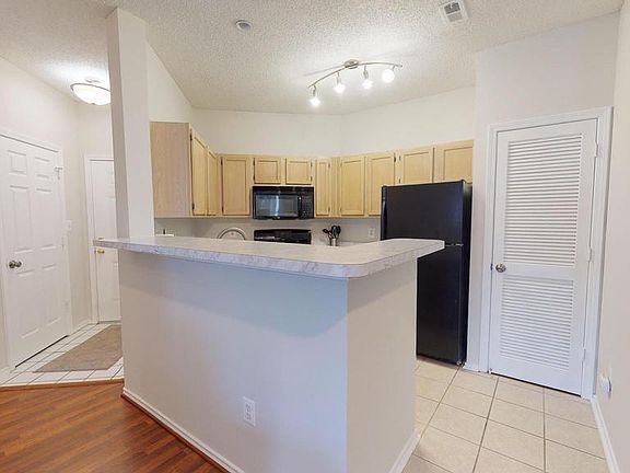 5th image of 4405 Fair Stone Dr APT 102