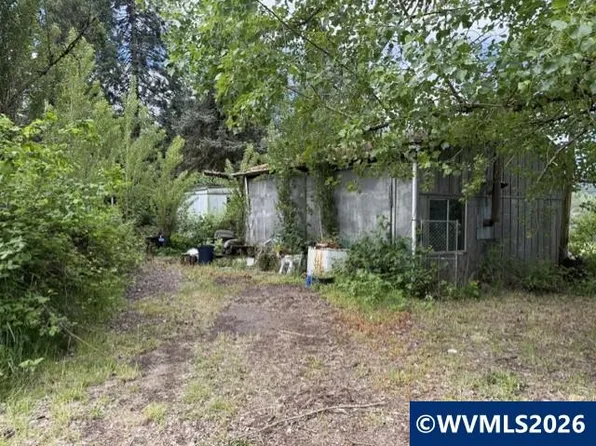 30040 Tolomei Ln, Lebanon, OR 97355