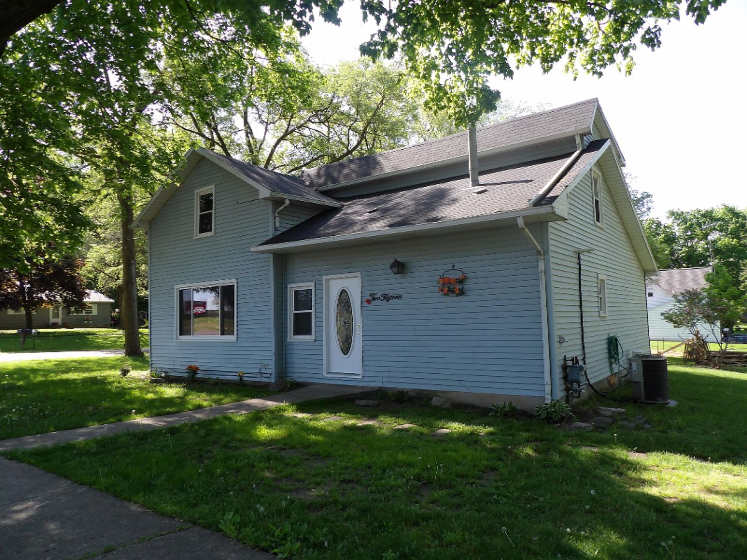 215 E Main St, Addison, MI 49220 Zillow