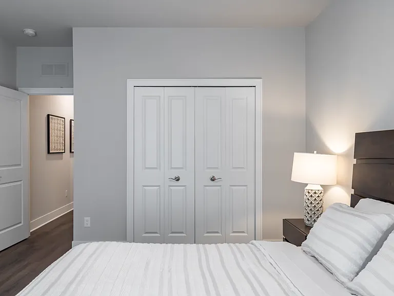 Barrington Square Luxury Apartments — Photo 8