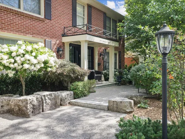 249 Camelot Dr, Burlington, ON L7L 2E9