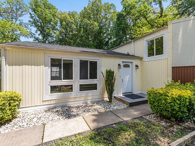 2231 Sanibel Dr — Photo 17