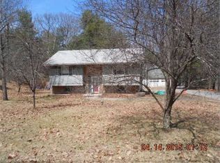 121 Pine Forest Rd, Greeley, PA 18425