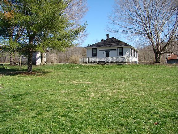 4th image of 375 Green Acre Ln