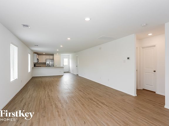 3rd image of 4326 Palmetto Ln