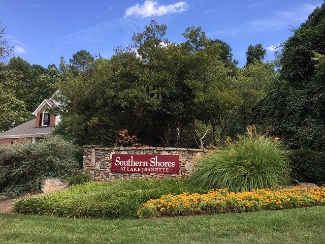 1st image of 2417 Regents Park Ln