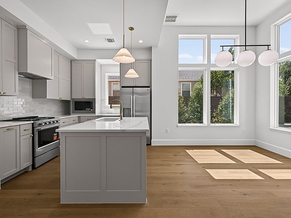 3rd image of 1410 Perez St #1