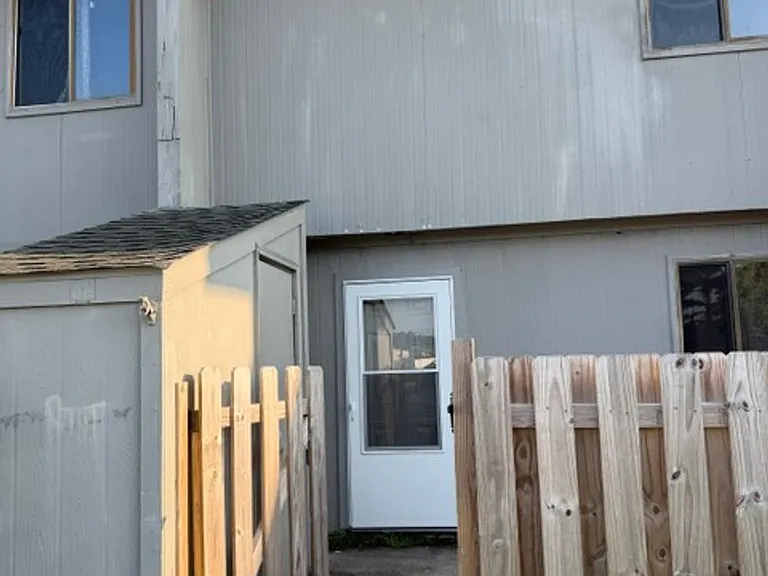 Pine Villa Town Houses — Photo 8