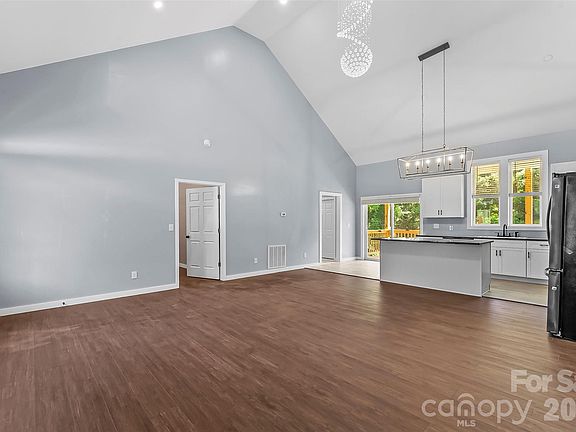 3rd image of 2162 Watson Rd