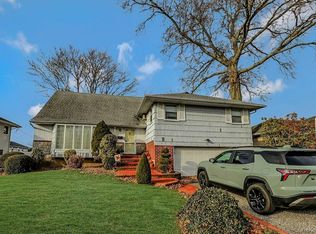 75 Melanie Ln, Syosset, NY 11791