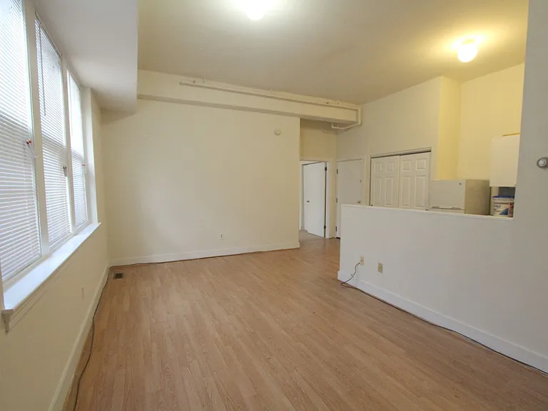 100 E Price St — Photo 28