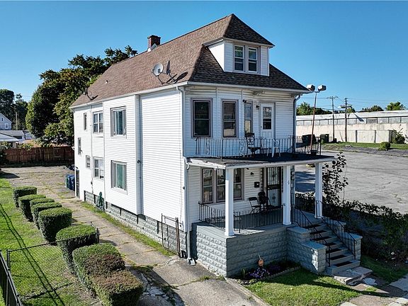 3rd image of 34 Earl Pl