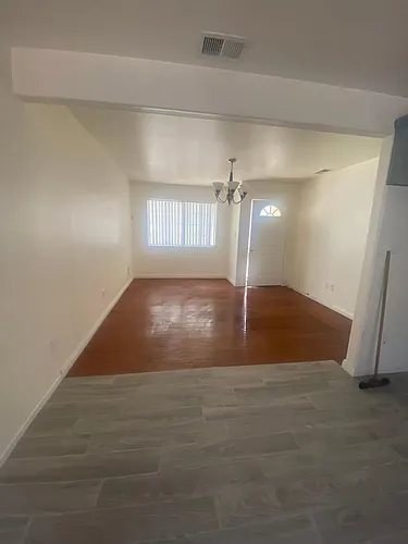 1827 N Mariposa Ave Photo 1