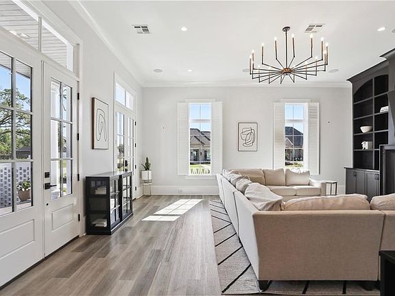 5th image of 215 Cypress Crossing Dr