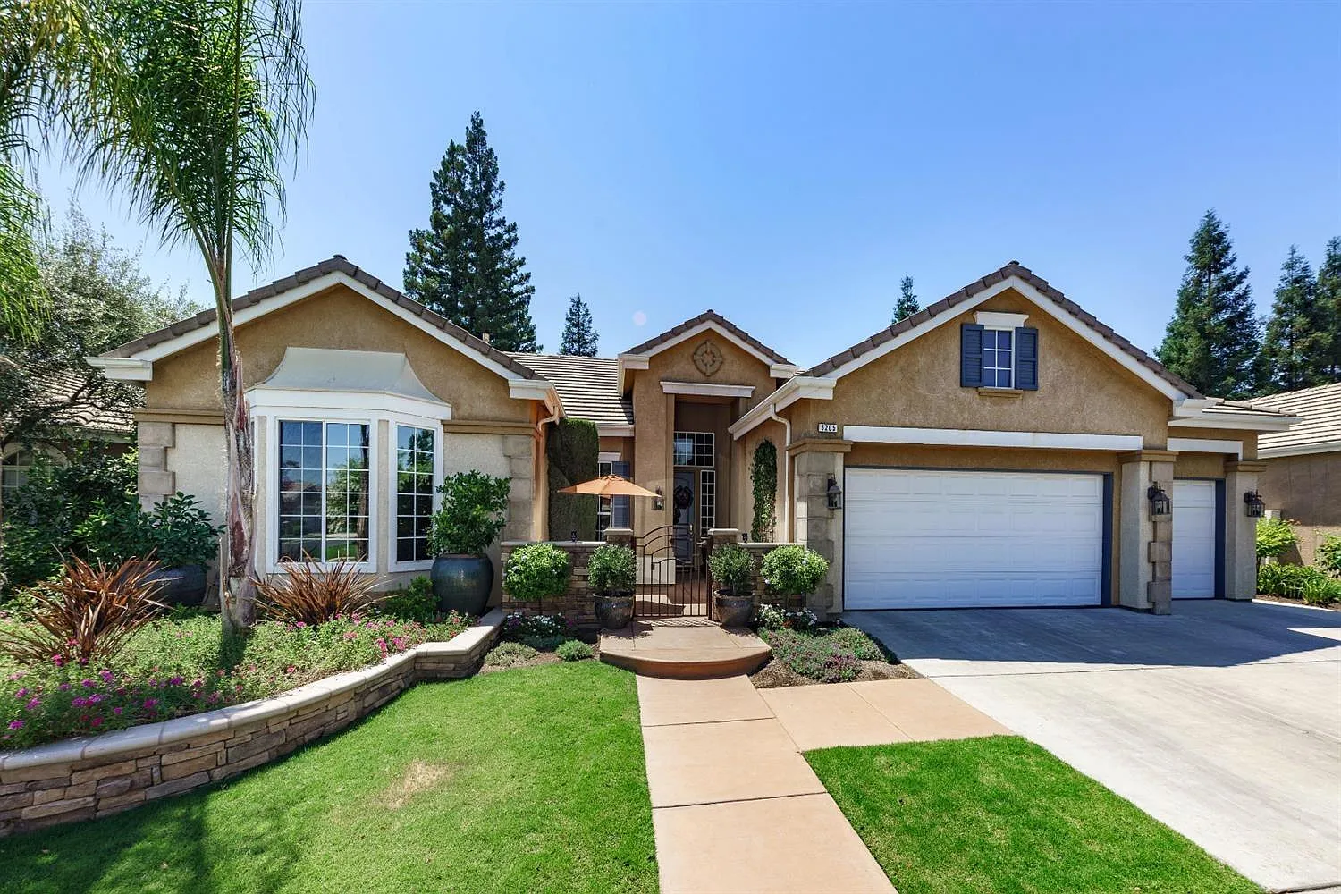 5205 N Via Amore photo 1
