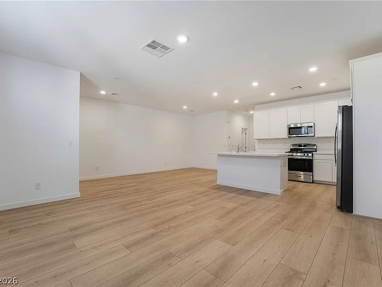 2558 Venetia Pointe St — Photo 8