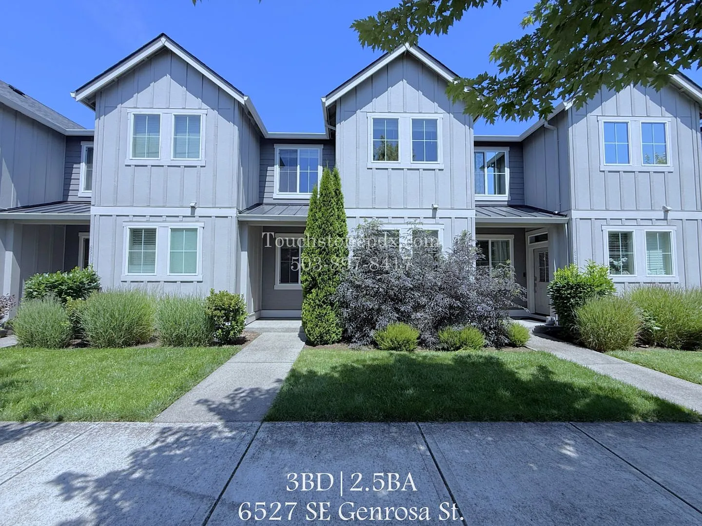 Move In Ready! Call Today! Modern Hillsboro Townhome With Ac, Electric Fireplace, And 2 Car Garage — Photo 1